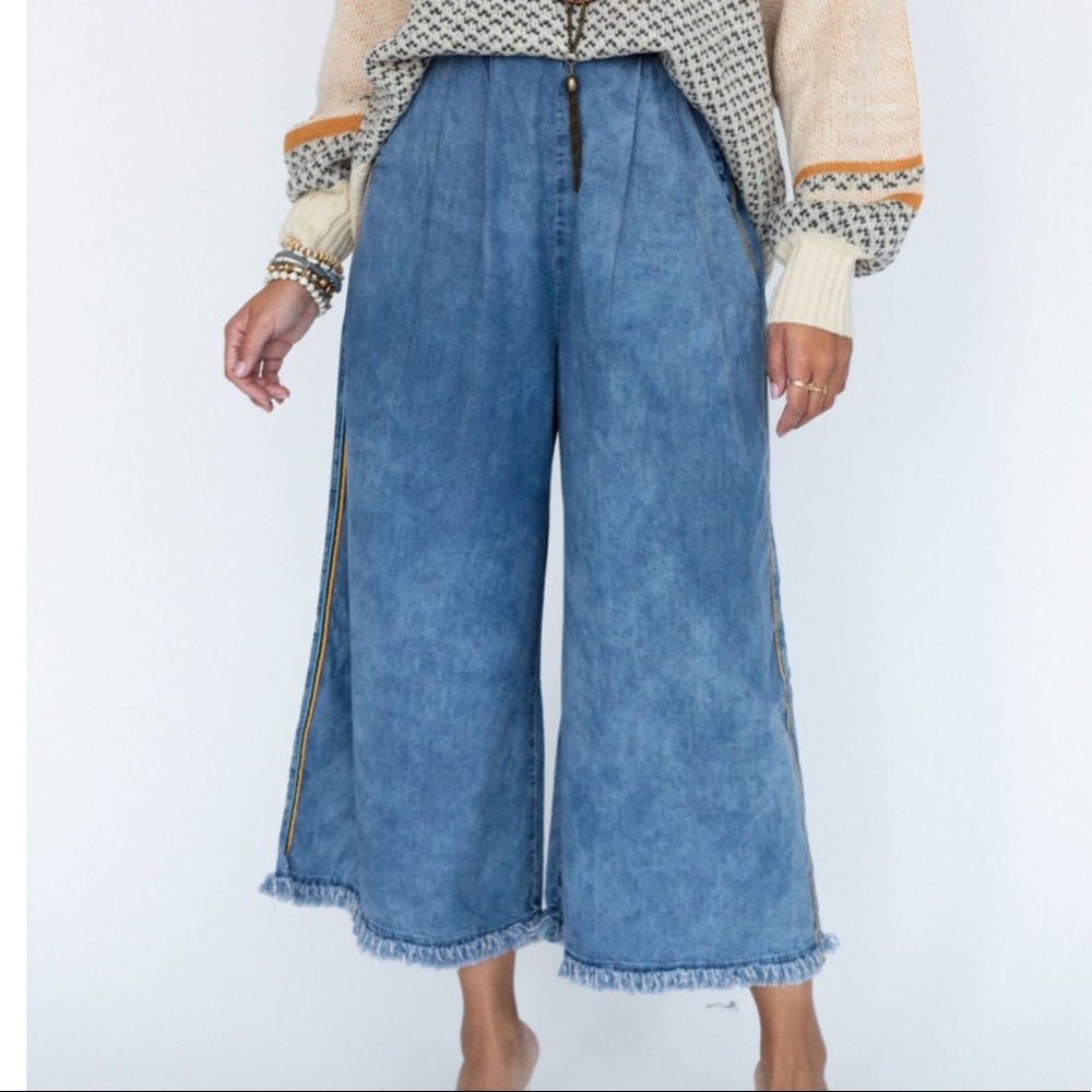 LAST ONE! WIDE LEG FRINGE JEANS